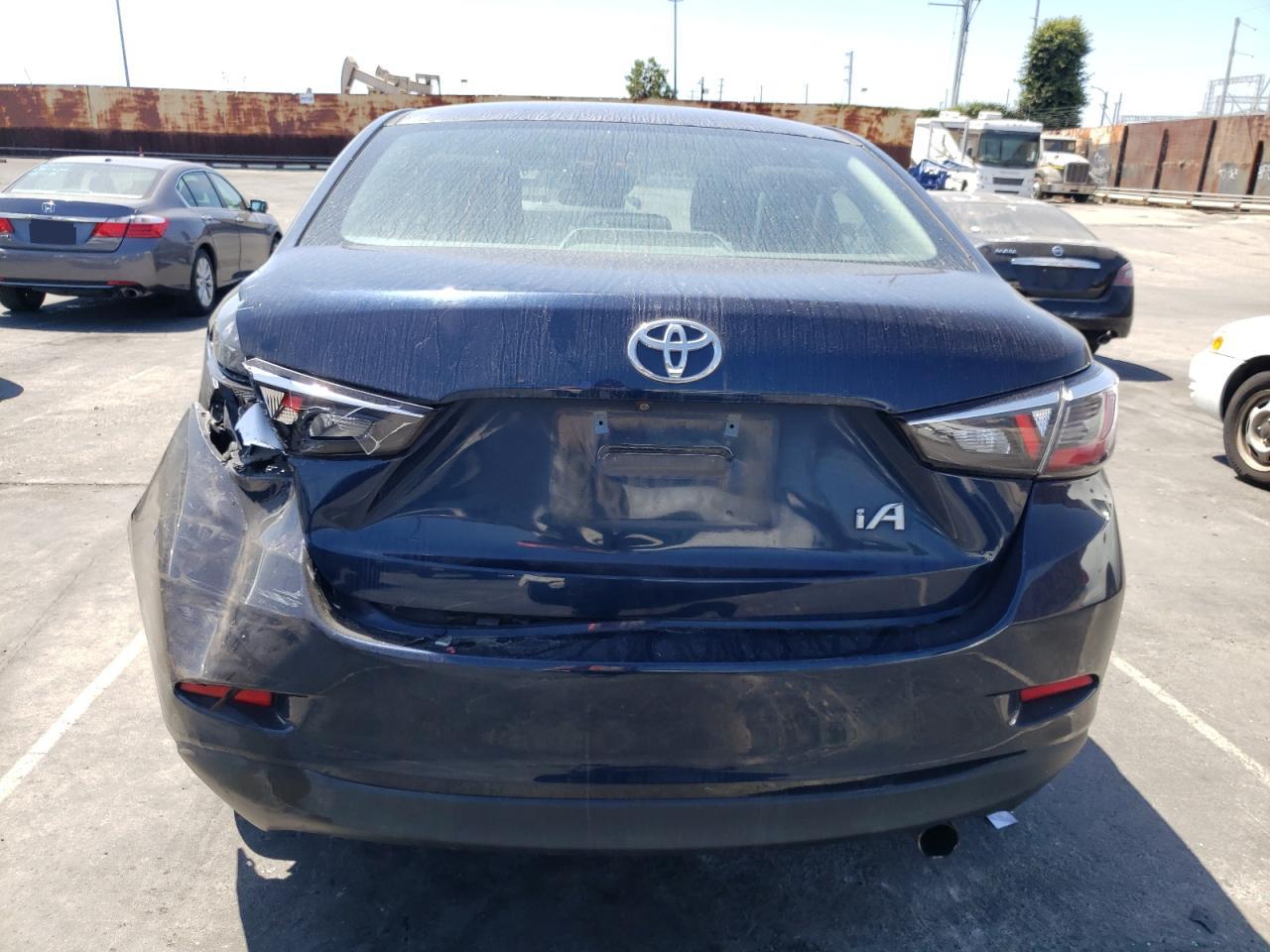 3MYDLBYV3JY313993 2018 Toyota Yaris Ia