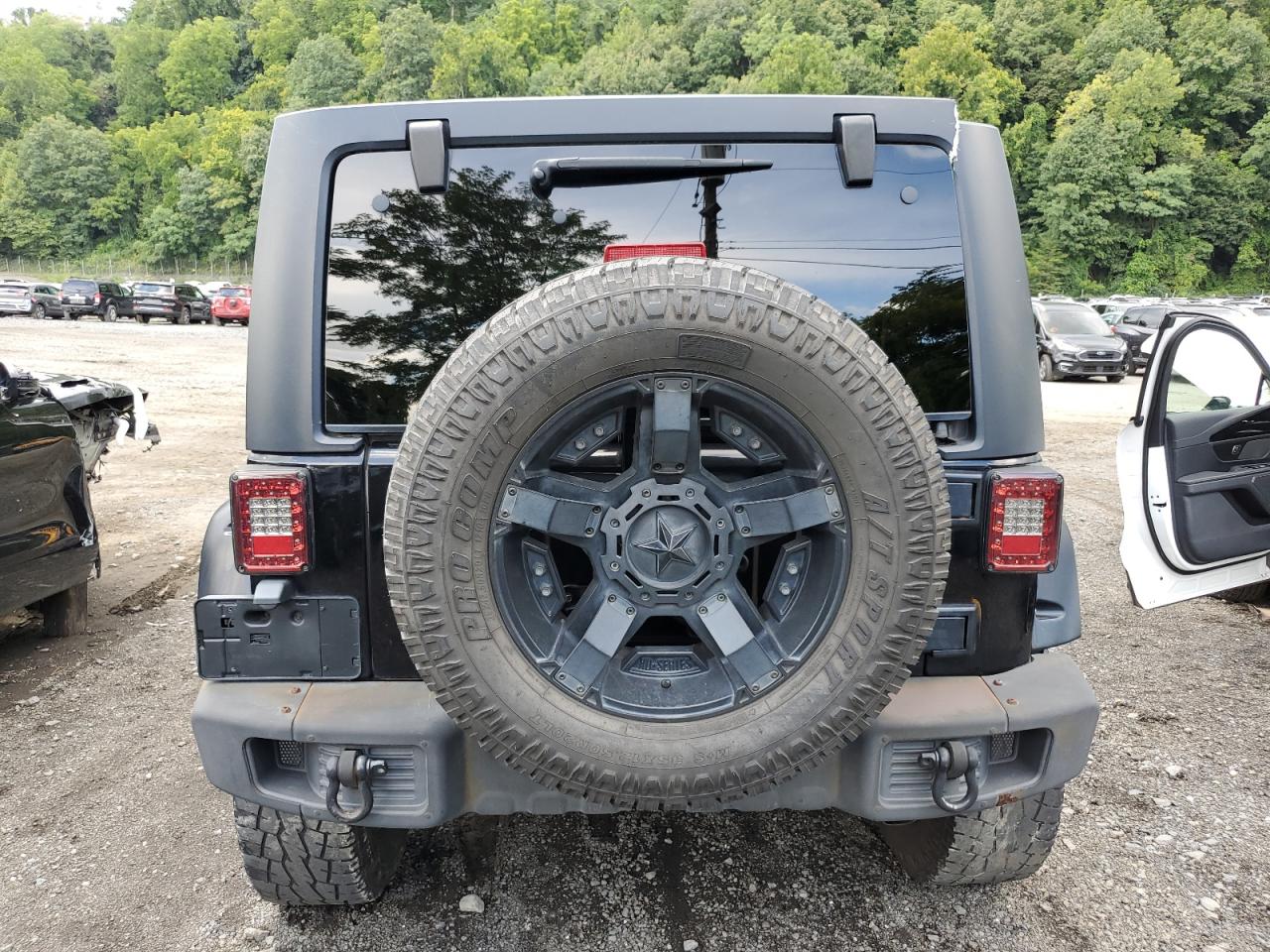 1C4BJWDG6HL505521 2017 Jeep Wrangler Unlimited Sport