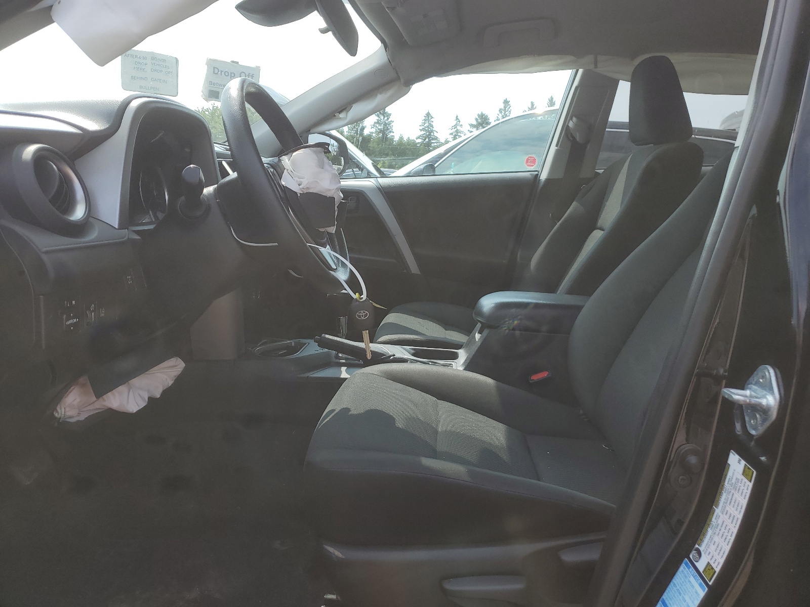 2T3BFREV6HW569913 2017 Toyota Rav4 Le