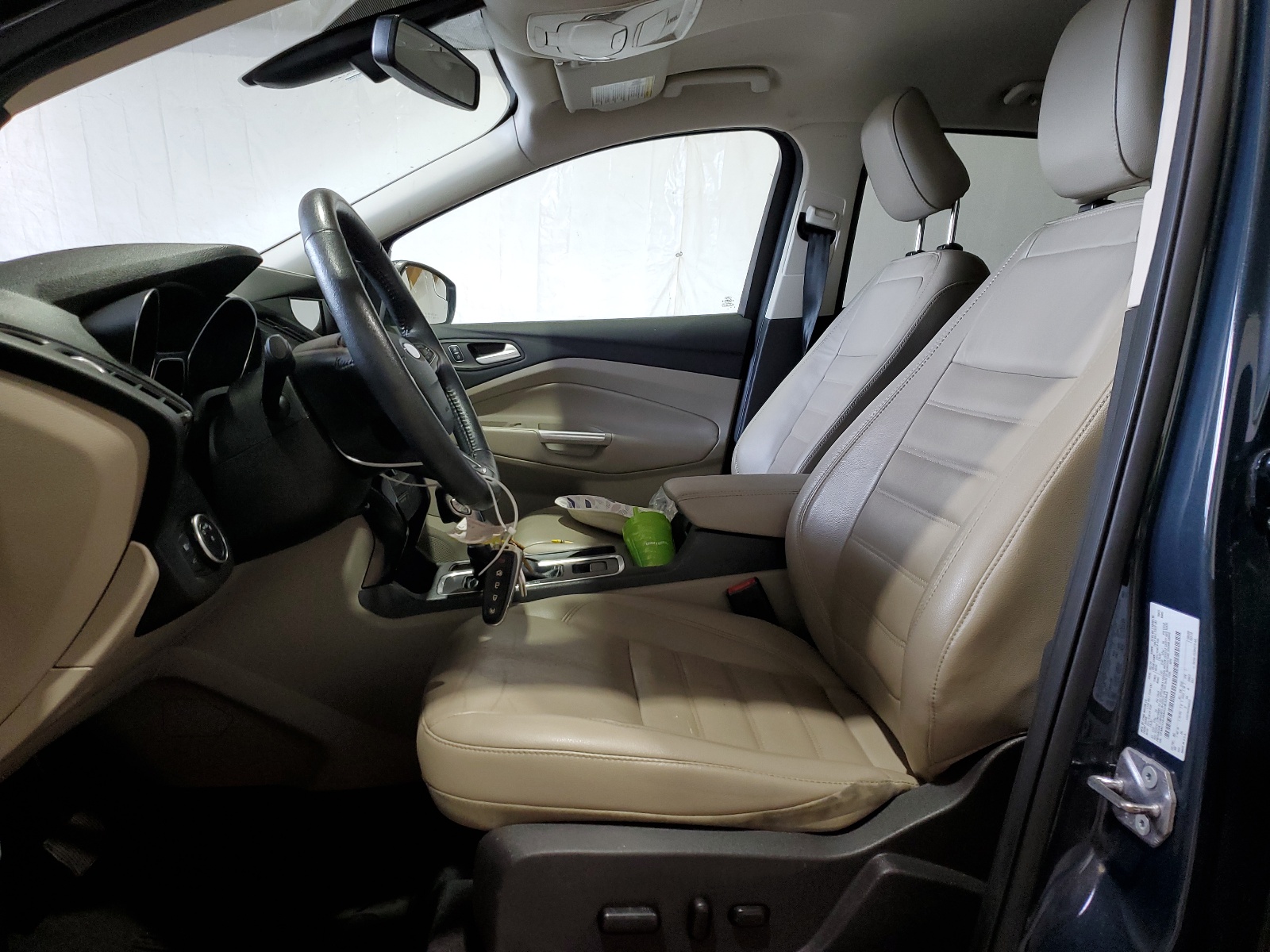 1FMCU9J99KUB32944 2019 Ford Escape Titanium