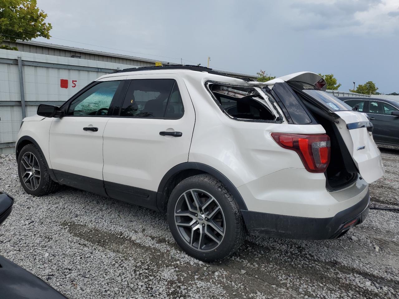 1FM5K8GT3HGA86191 2017 FORD EXPLORER - Image 2