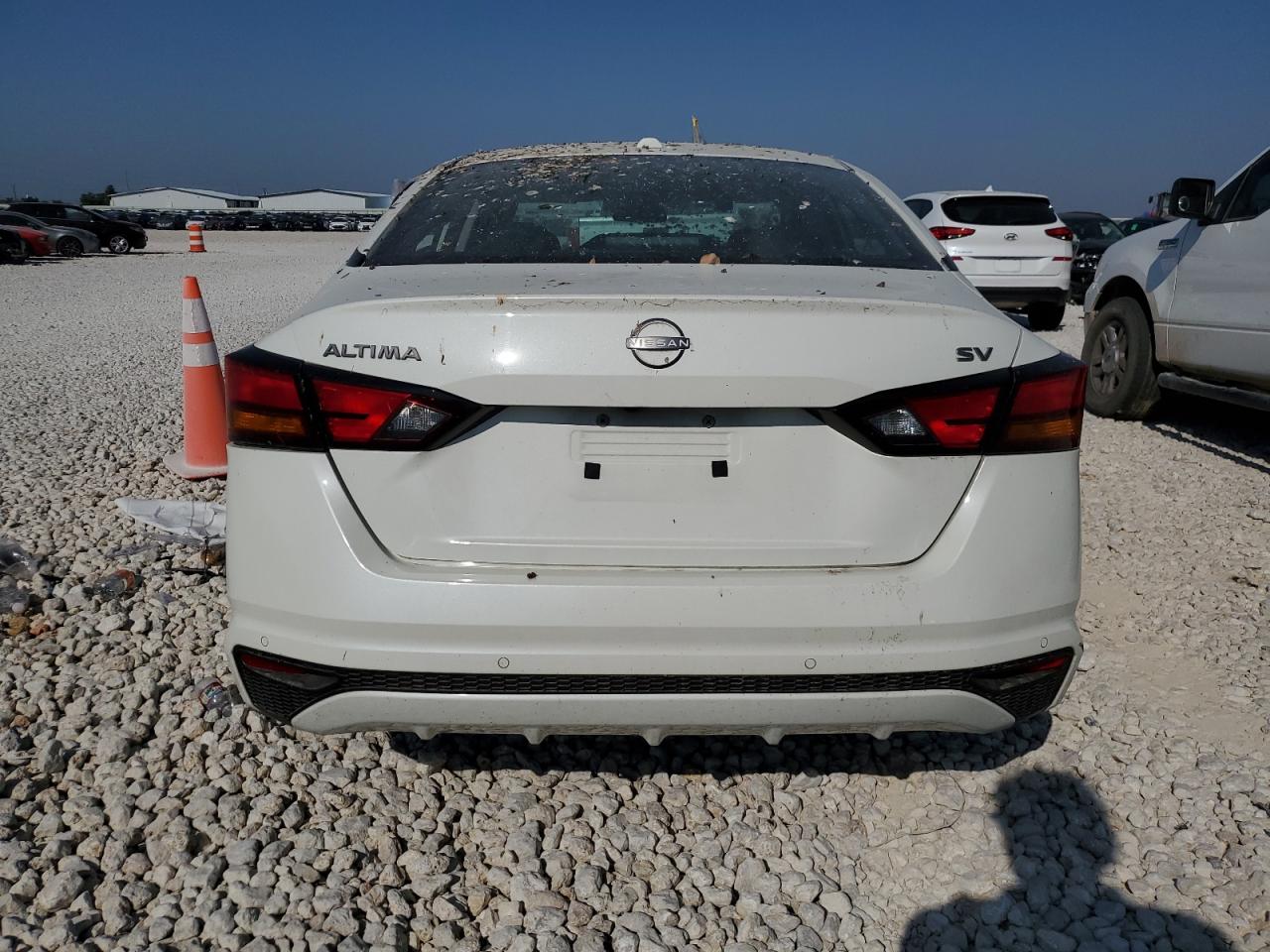 1N4BL4DVXRN370035 Nissan Altima SV 6