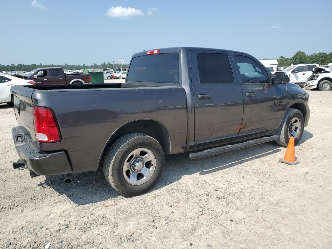 1C6RR6KG2JS234521 2018 Ram 1500 St