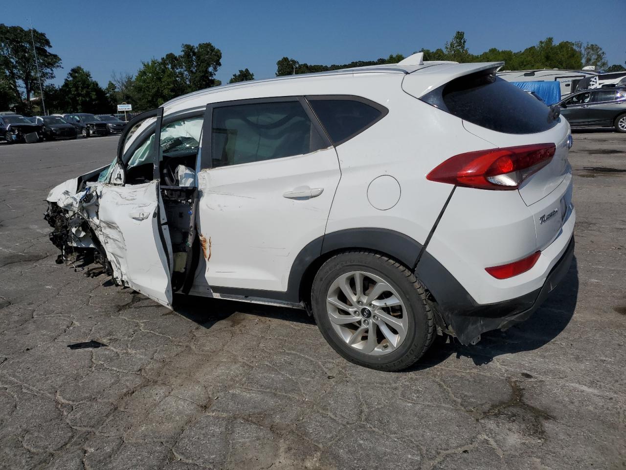 KM8J3CA45JU679686 2018 HYUNDAI TUCSON - Image 2