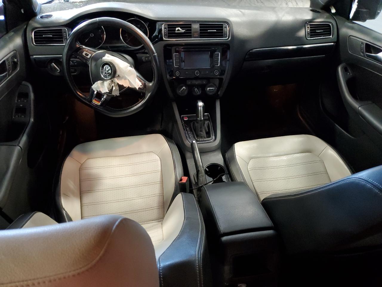 2015 Volkswagen Jetta - Image 8
