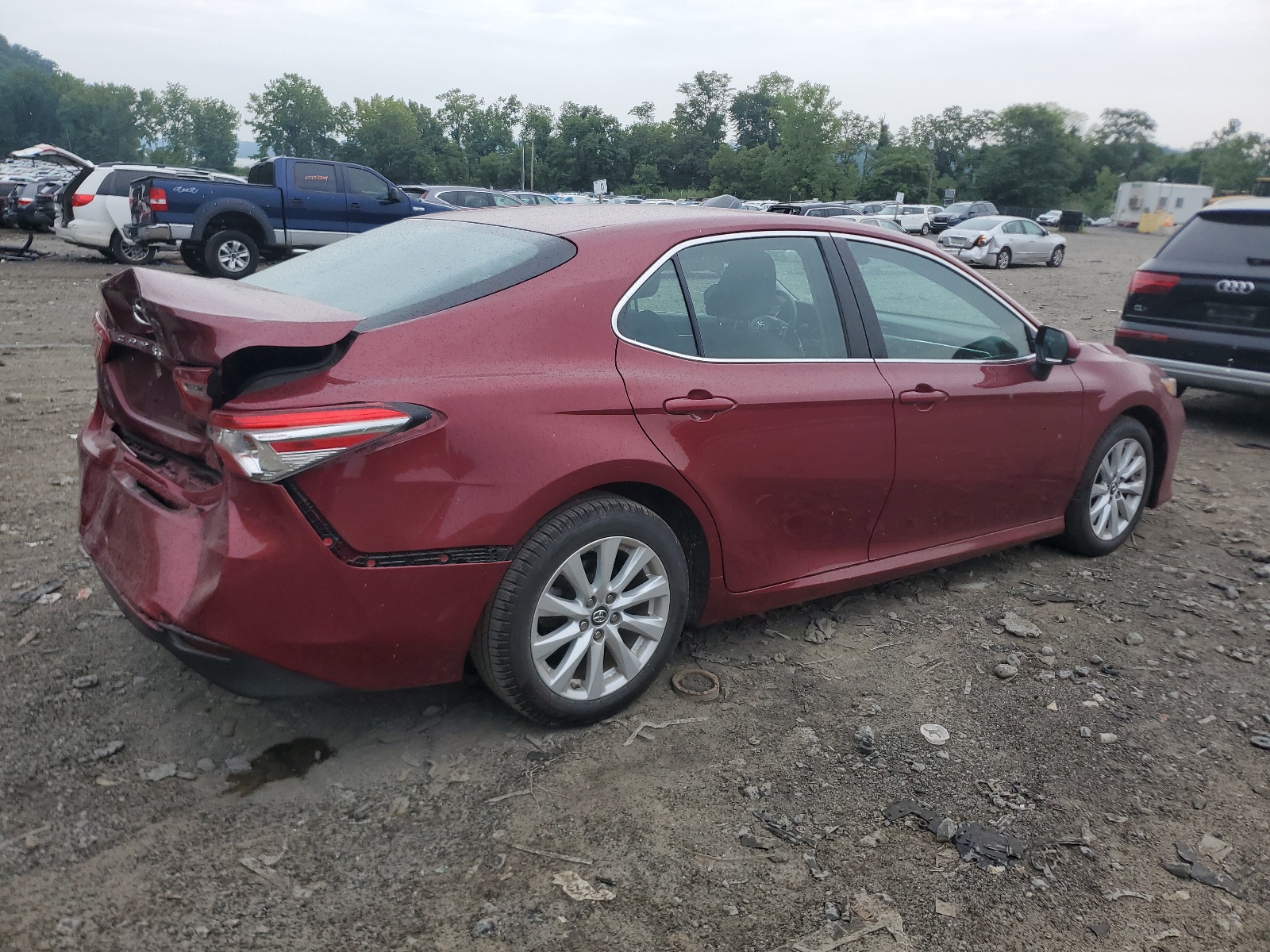 2018 Toyota Camry L vin: 4T1B11HK6JU565571