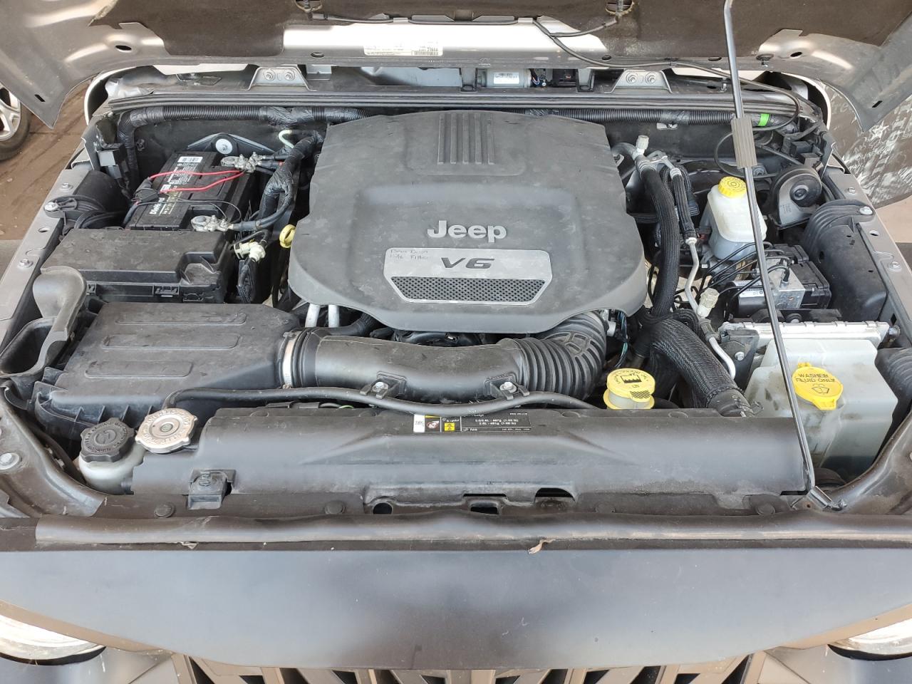 1C4BJWEG1JL916572 2018 Jeep Wrangler Unlimited Sahara