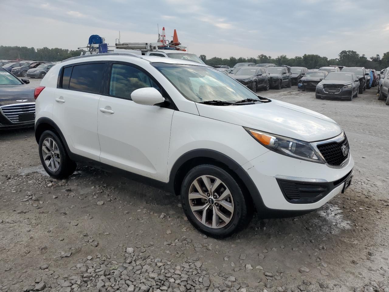 VIN KNDPB3AC9G7811638 2016 KIA SPORTAGE no.4