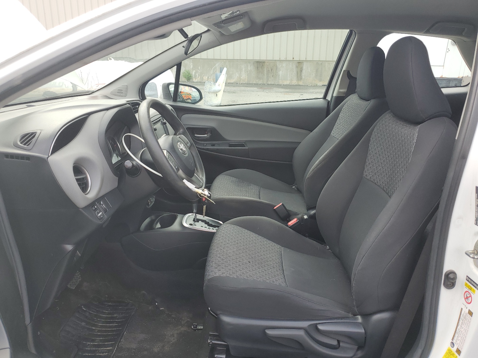 VNKJTUD3XHA076068 2017 Toyota Yaris L