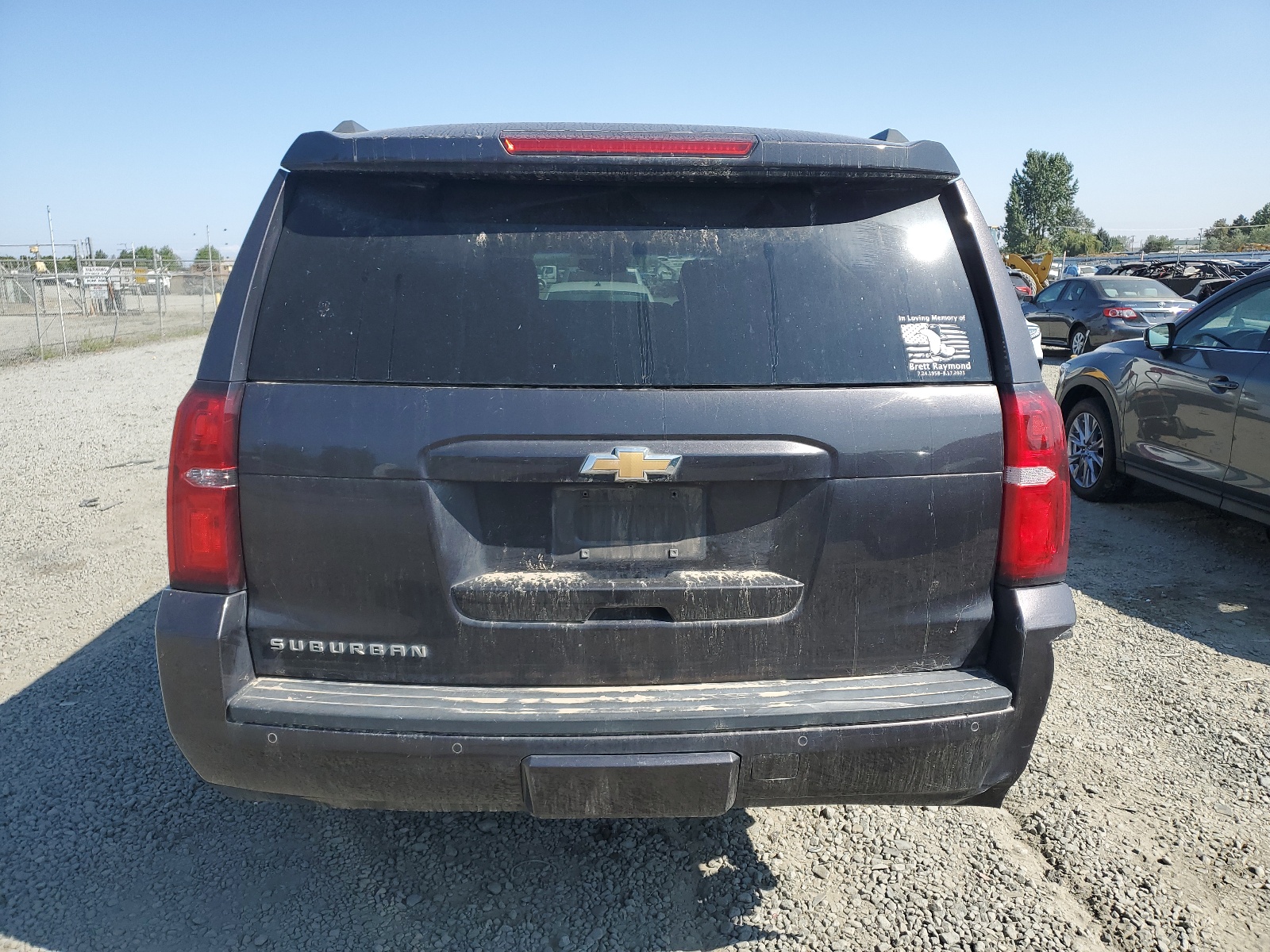 1GNSKHKCXHR170423 2017 Chevrolet Suburban K1500 Lt