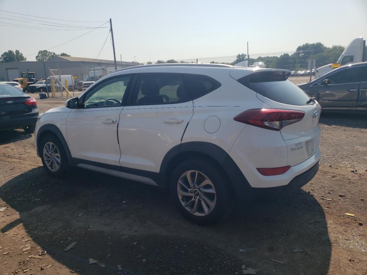 KM8J3CA44JU747007 2018 HYUNDAI TUCSON - Image 2