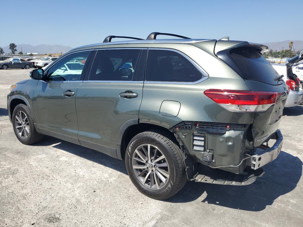 5TDKZRFH4KS343782 2019 TOYOTA HIGHLANDER - Image 2