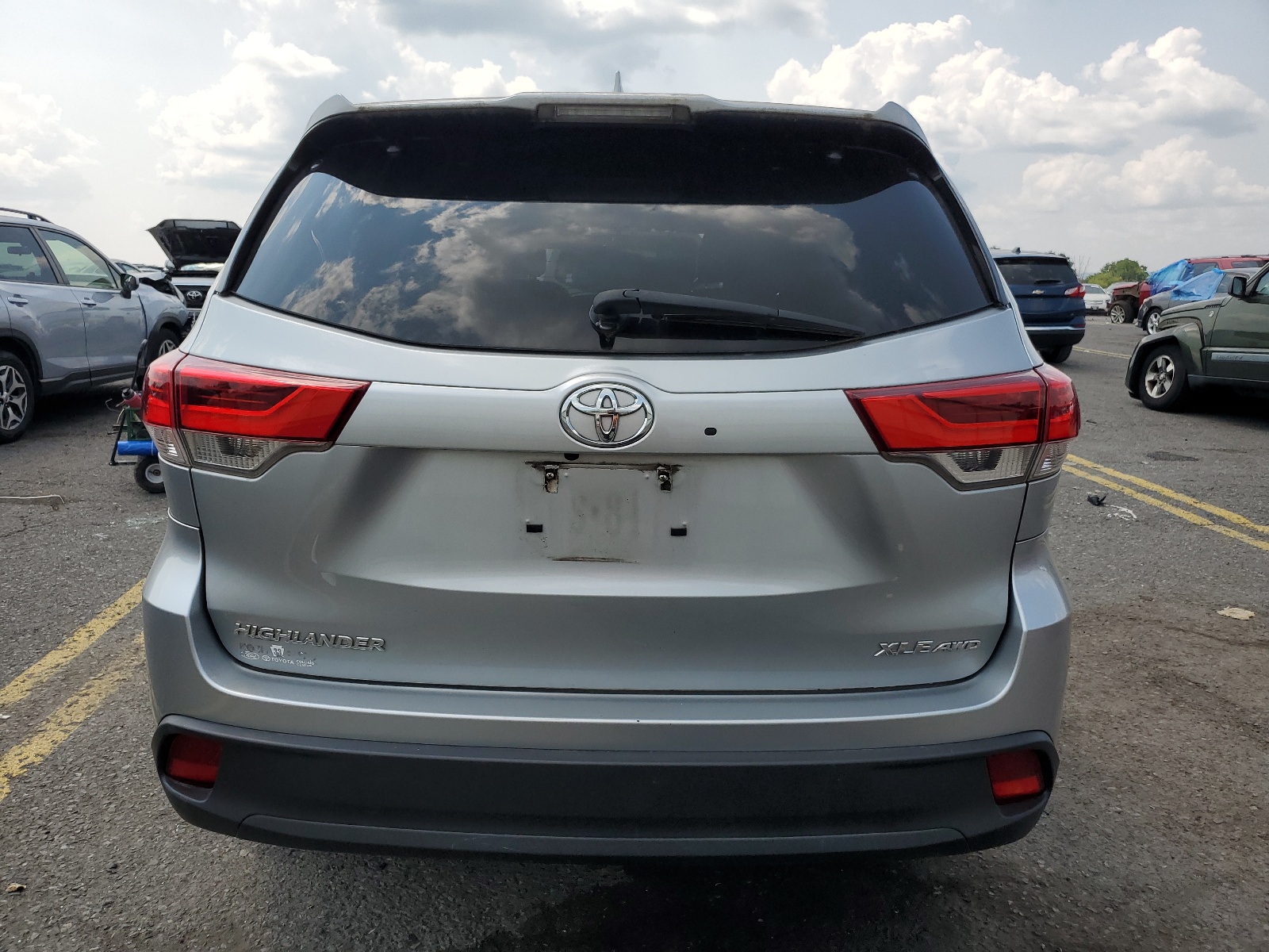 5TDJZRFH5JS534640 2018 Toyota Highlander Se