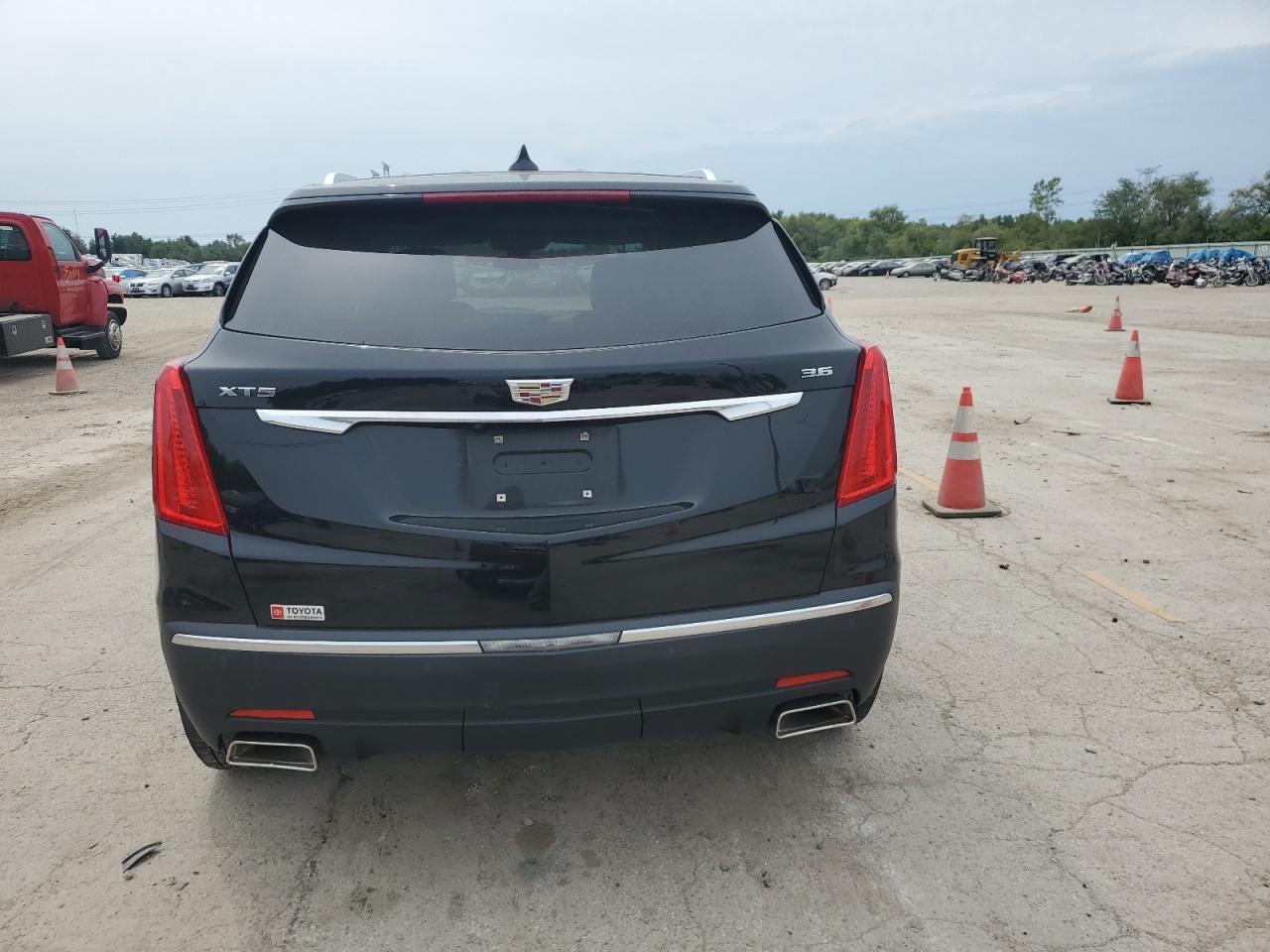 1GYKNBRS3HZ298135 2017 Cadillac Xt5 Luxury