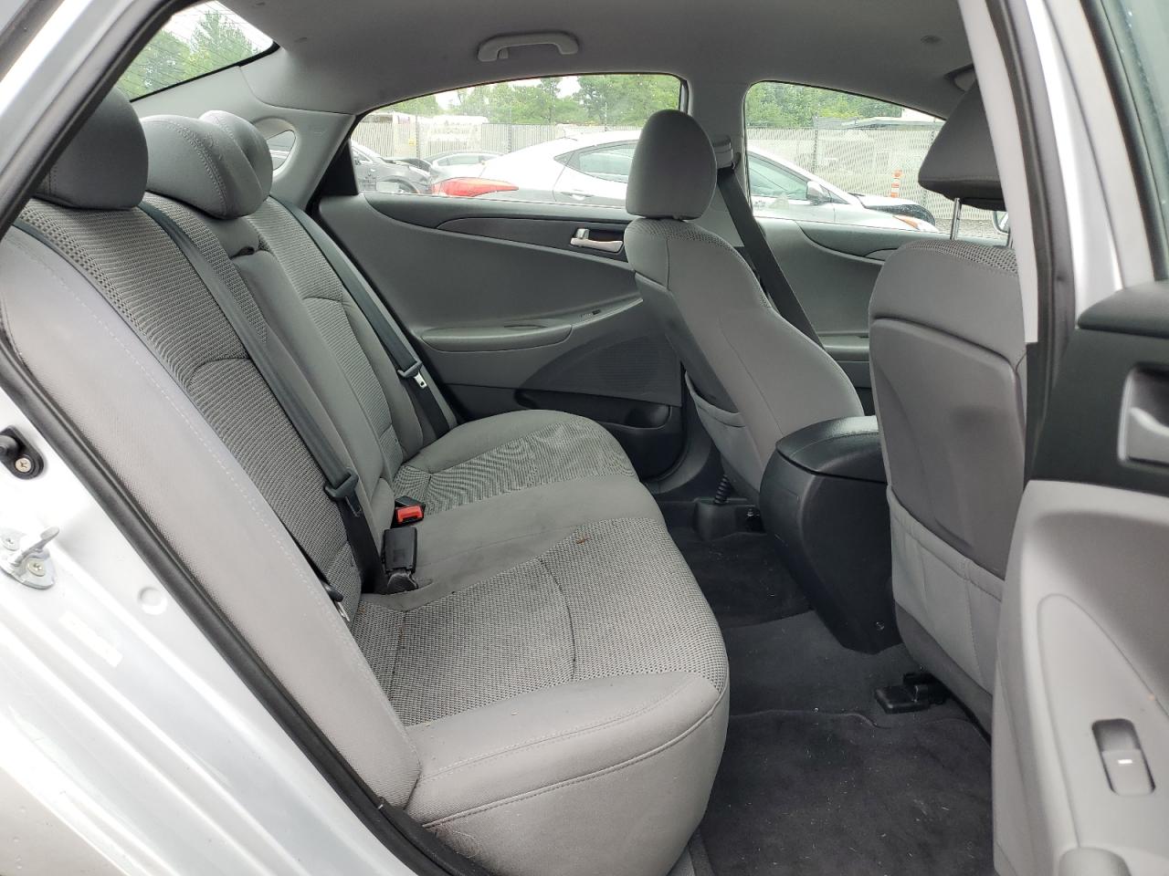 2011 Hyundai Sonata - Image 10