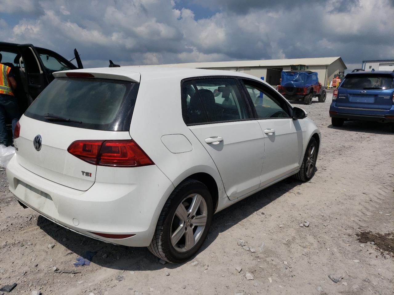 3VW217AU7HM060718 2017 Volkswagen Golf S