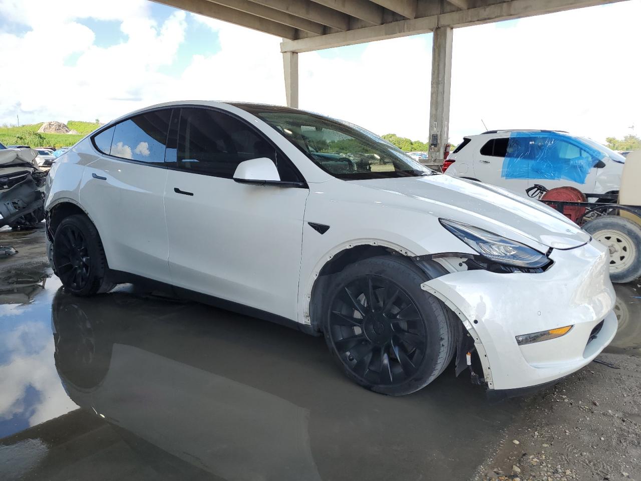 VIN 7SAYGDEE4NF449655 2022 TESLA MODEL Y no.4