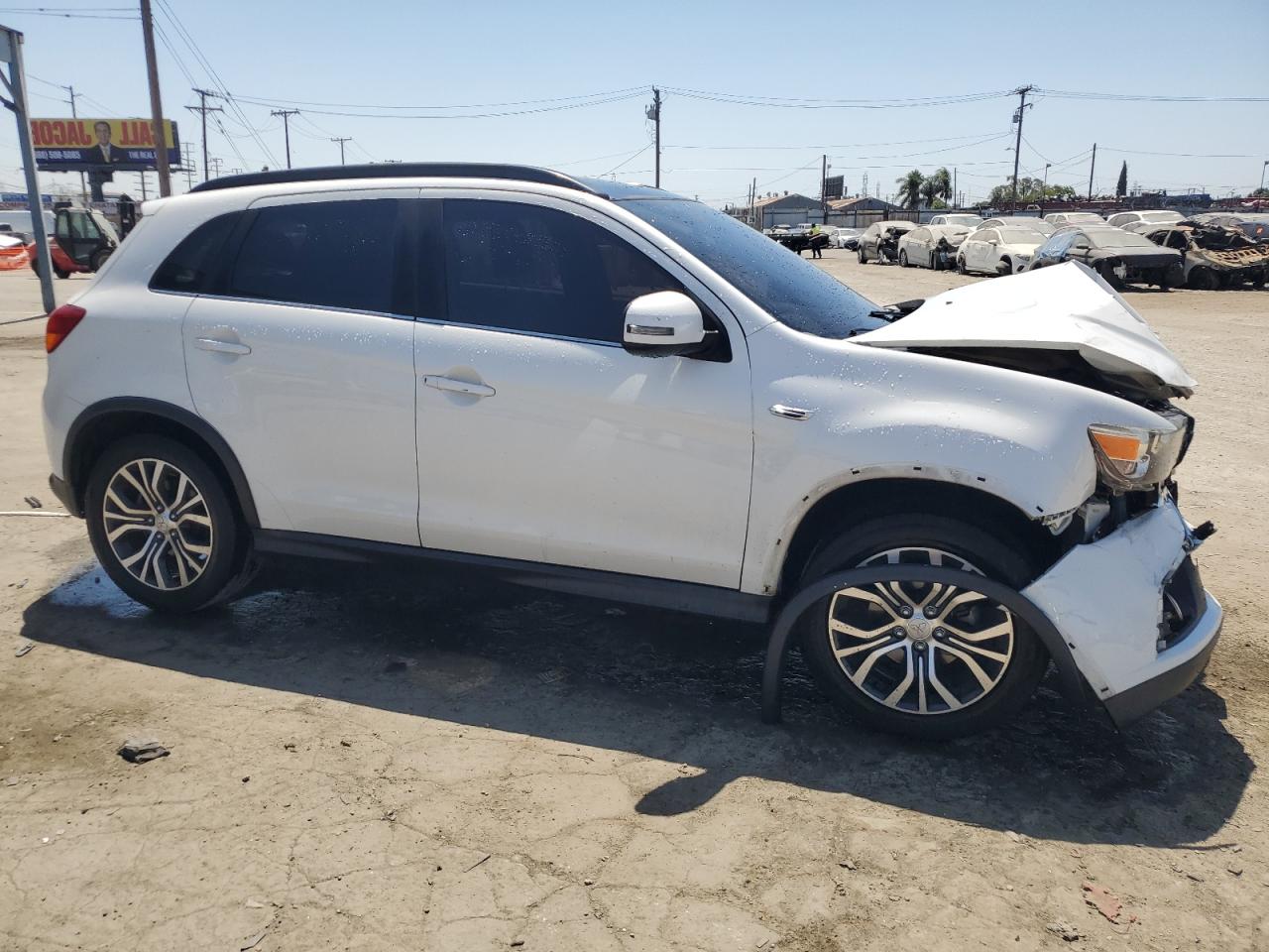 2017 Mitsubishi Outlander - Image 4