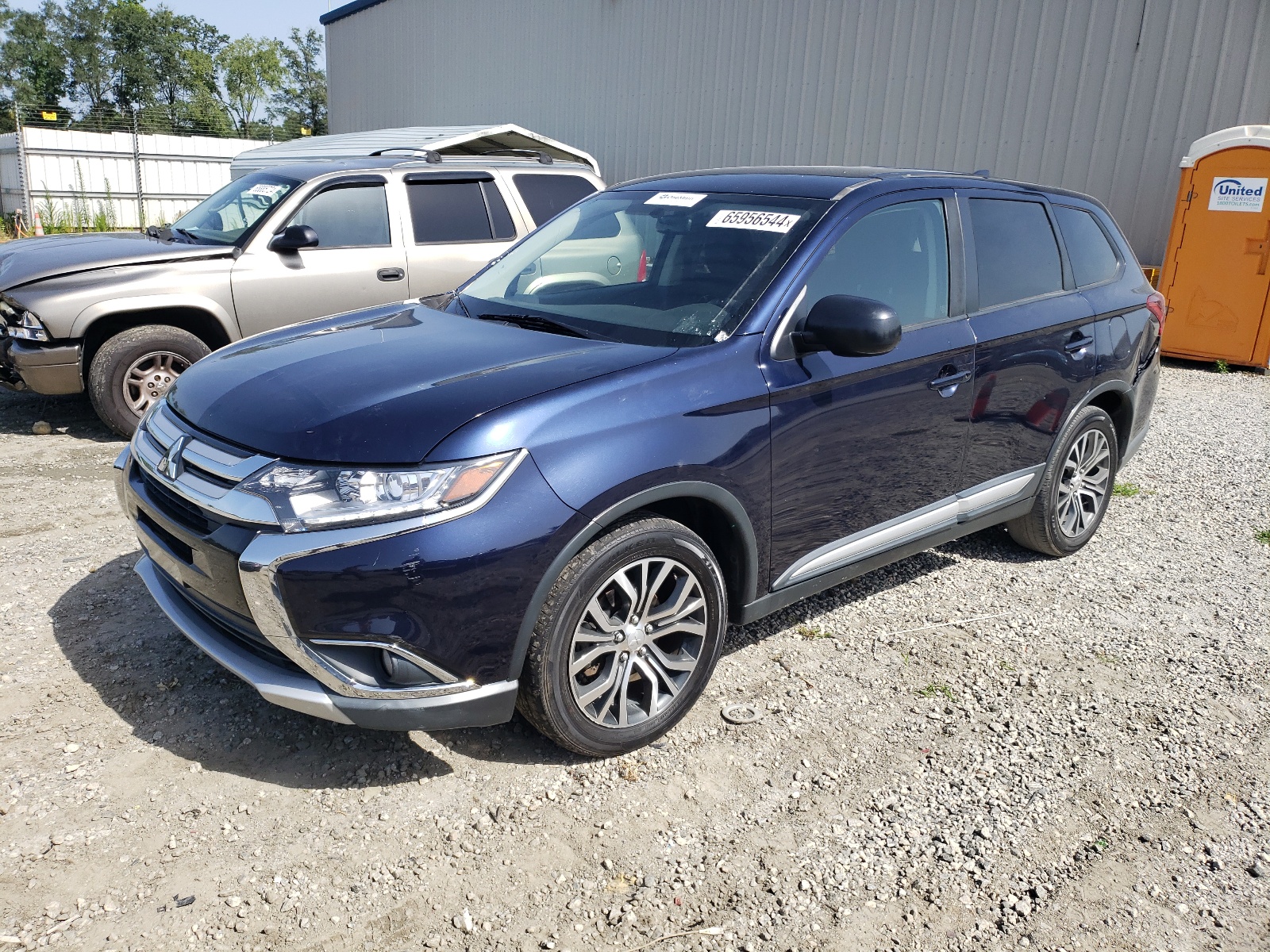 2018 Mitsubishi Outlander Es vin: JA4AD2A38JZ006570