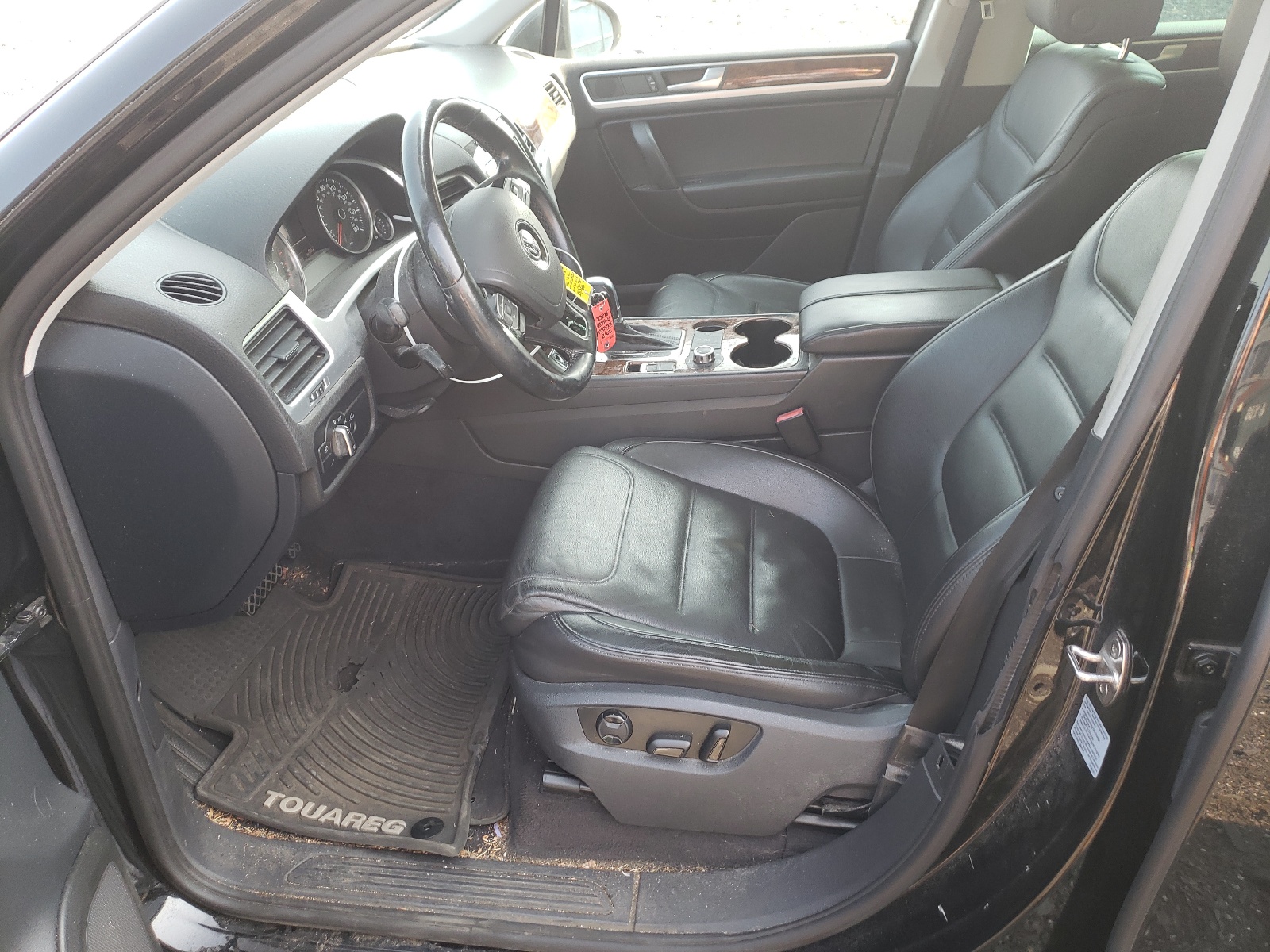 WVGEF9BP2CD011402 2012 Volkswagen Touareg V6