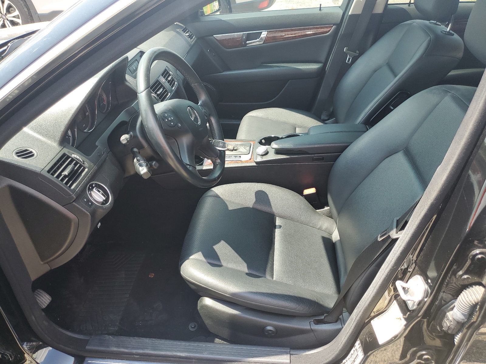 WDDGF8BB5BR148031 2011 Mercedes-Benz C 300 4Matic