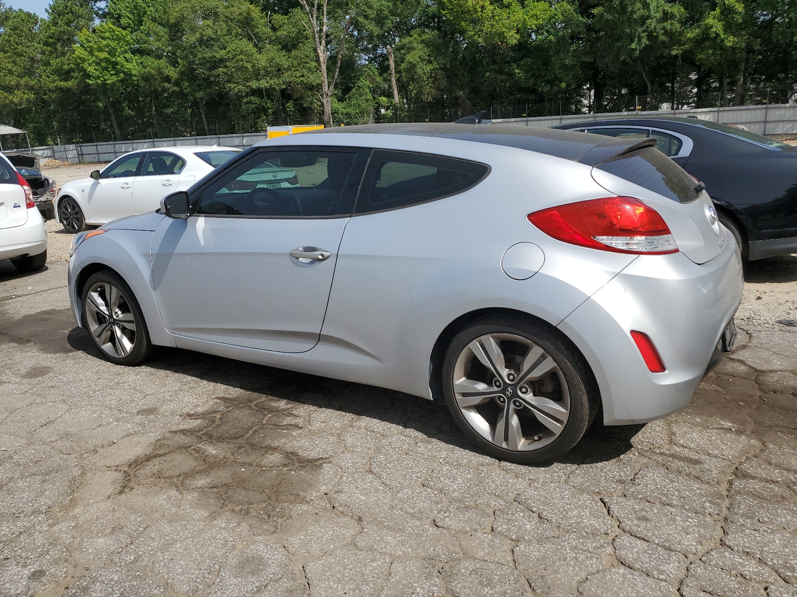 2016 Hyundai Veloster vin: KMHTC6AD5GU292235