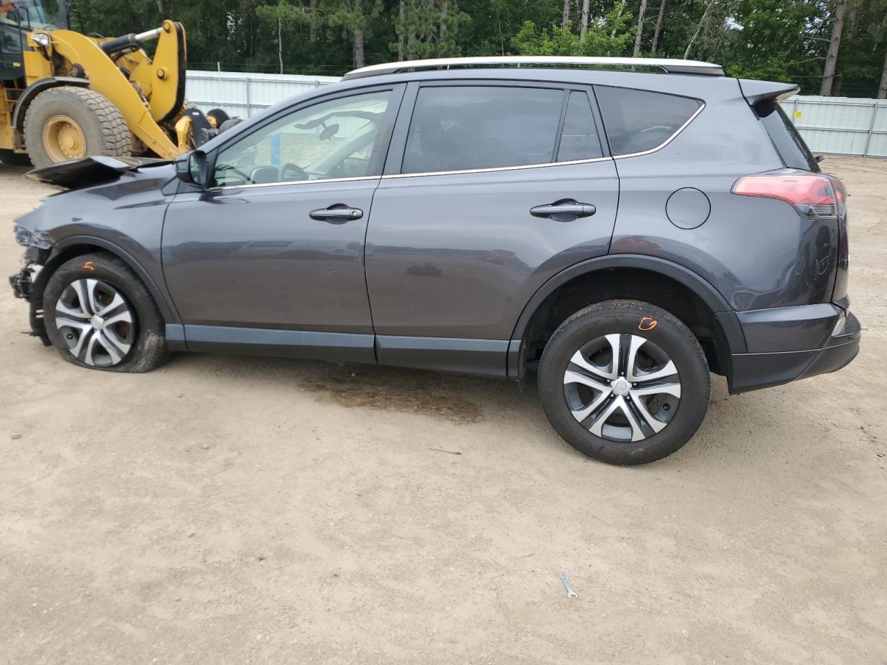 JTMBFREV0HJ712532 2017 Toyota Rav4 Le