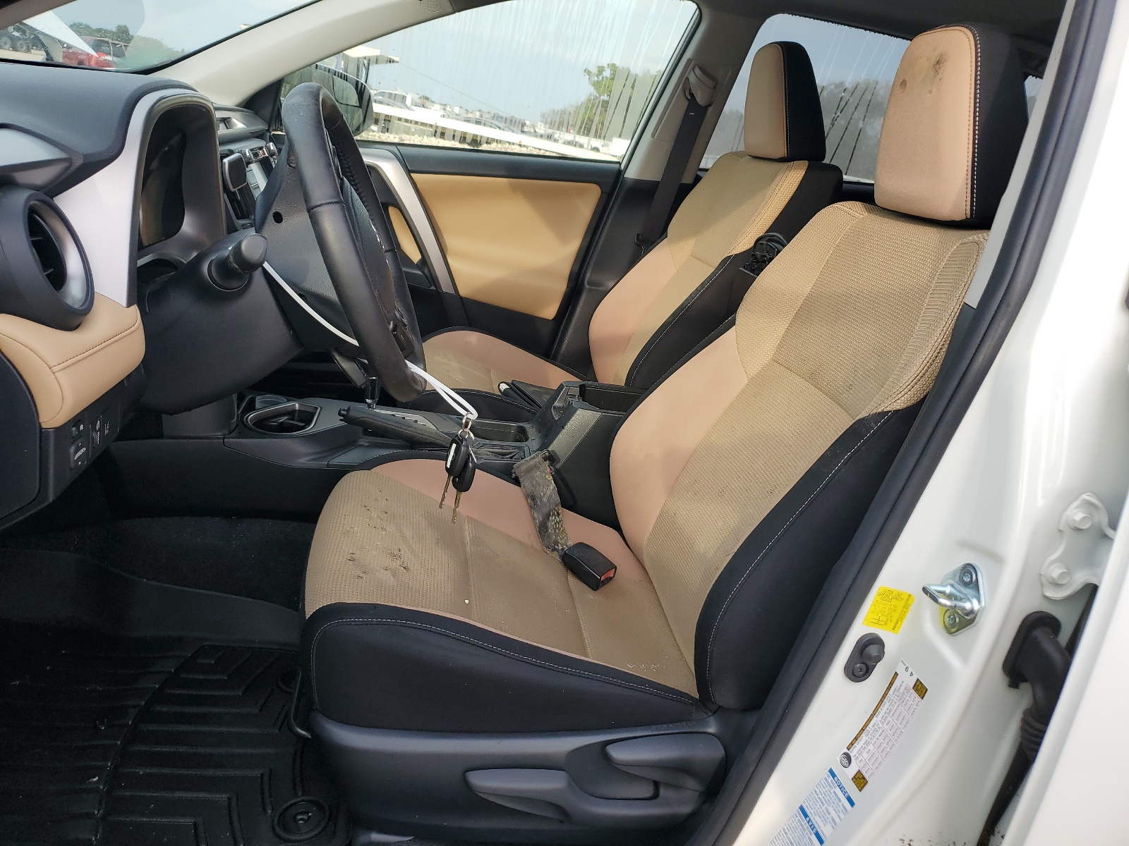 JTMRFREV0HJ702520 2017 Toyota Rav4 Xle