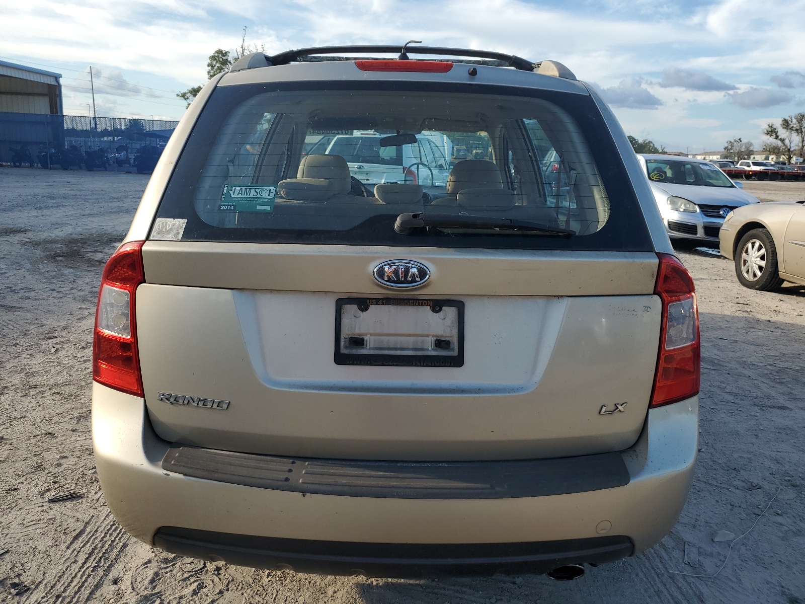 KNAFG525577088165 2007 Kia Rondo Base