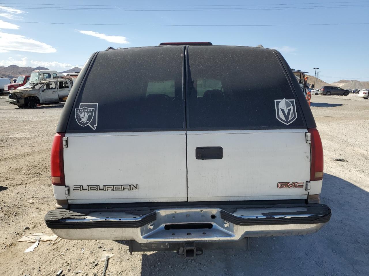 1998 GMC Suburban C1500 VIN: 1GKEC16R0WJ712847 Lot: 68557804