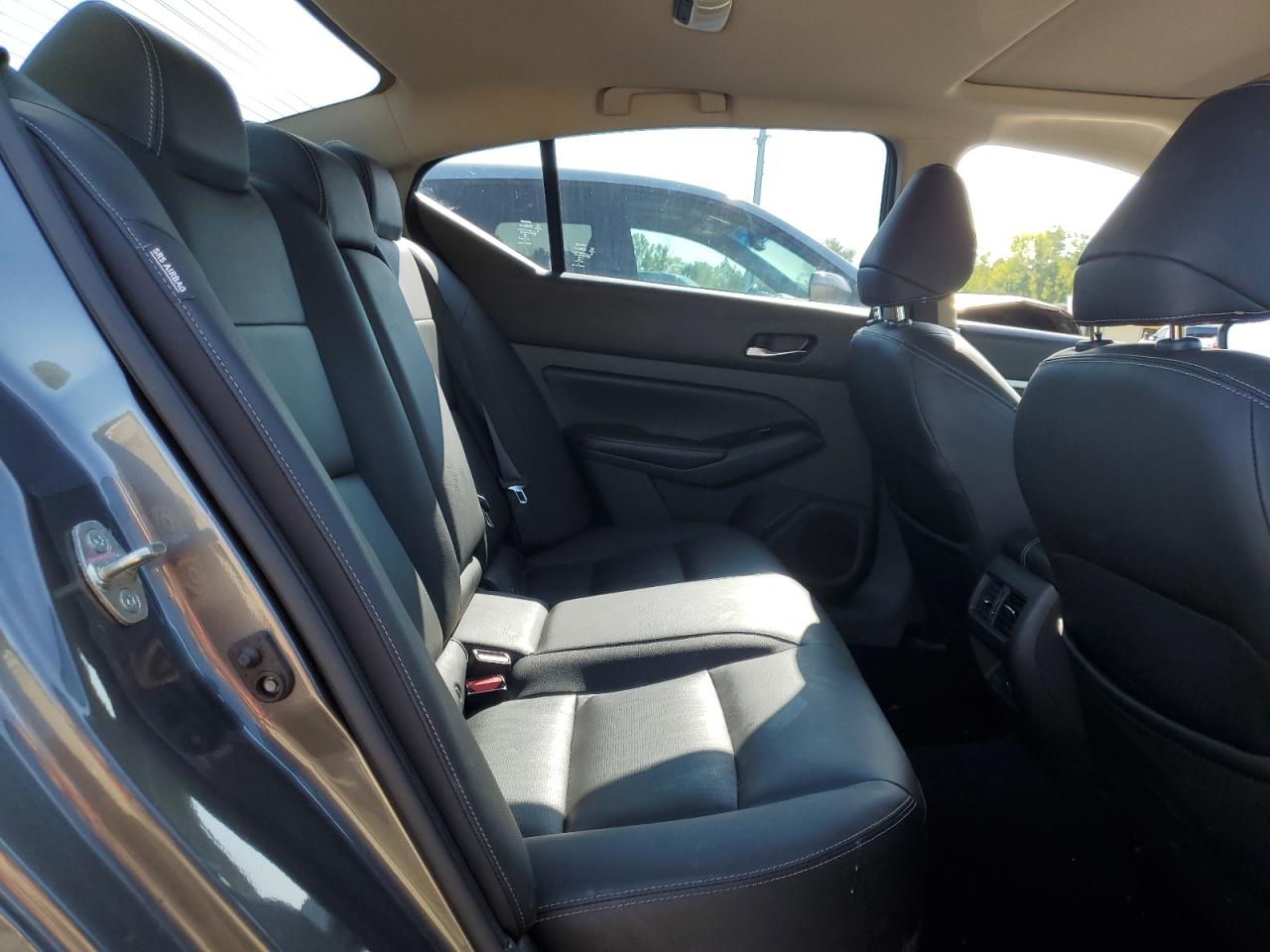 2021 Nissan Altima - Image 10