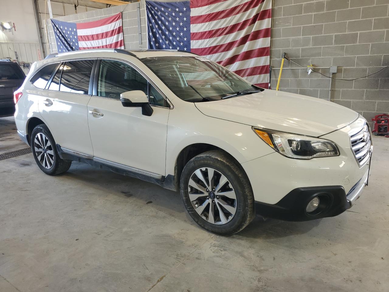 2017 Subaru Outback Touring VIN: 4S4BSETC9H3235976 Lot: 68118404