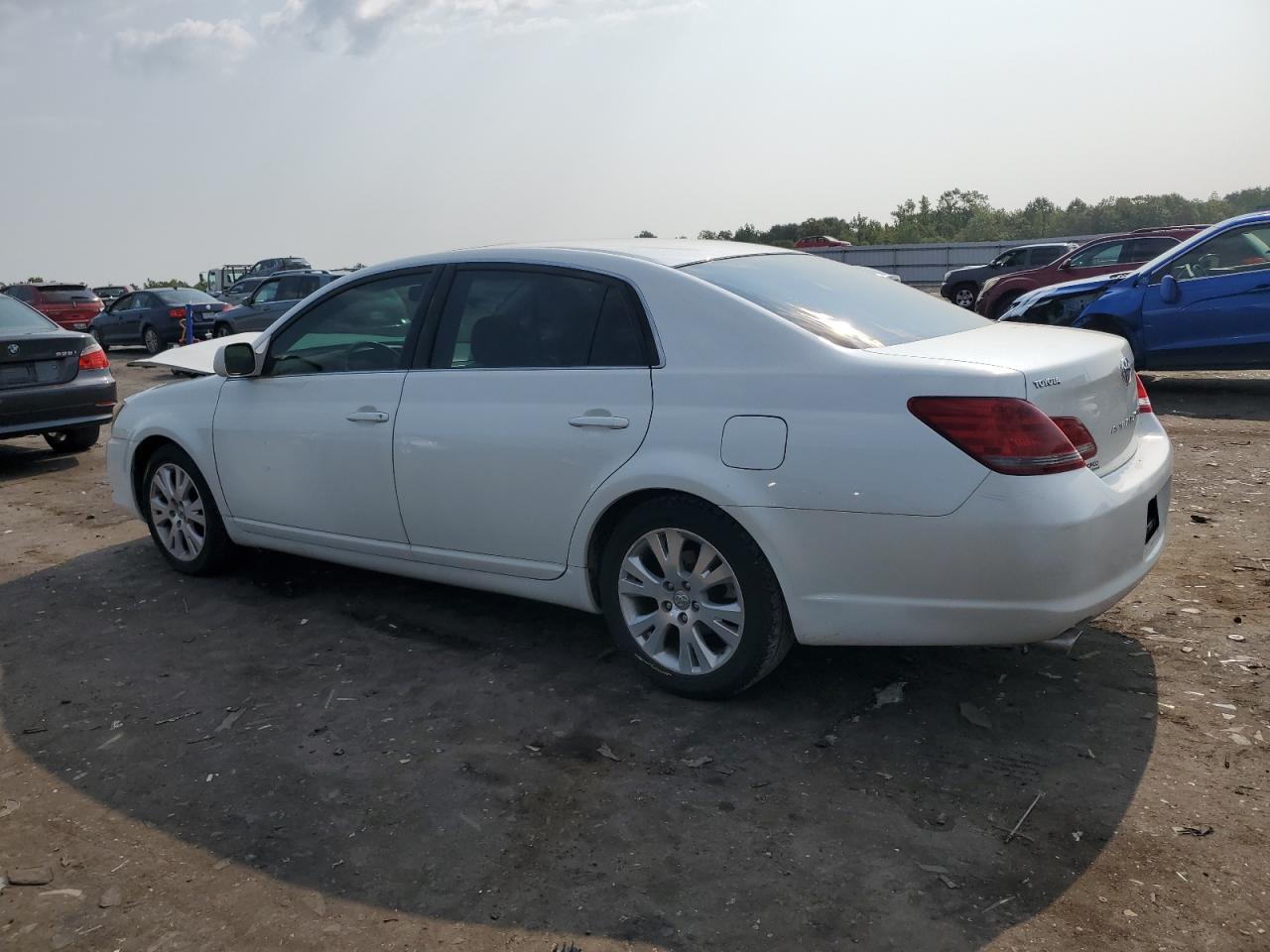 2008 Toyota Avalon - Image 2