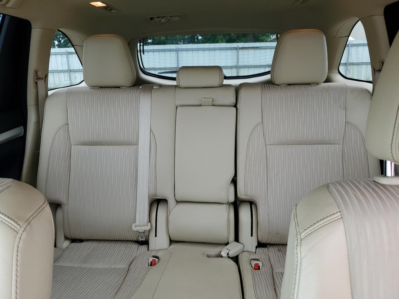 2018 Toyota Highlander Le VIN: 5TDBZRFH9JS875575 Lot: 64829804