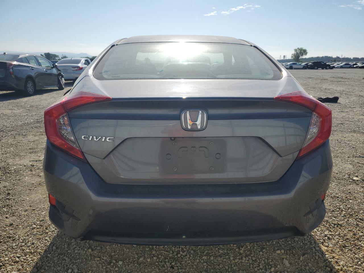 2HGFC2F5XHH537581 2017 Honda Civic Lx