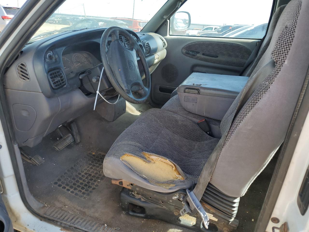 1B7HC13Y1WJ202561 1998 Dodge Ram 1500