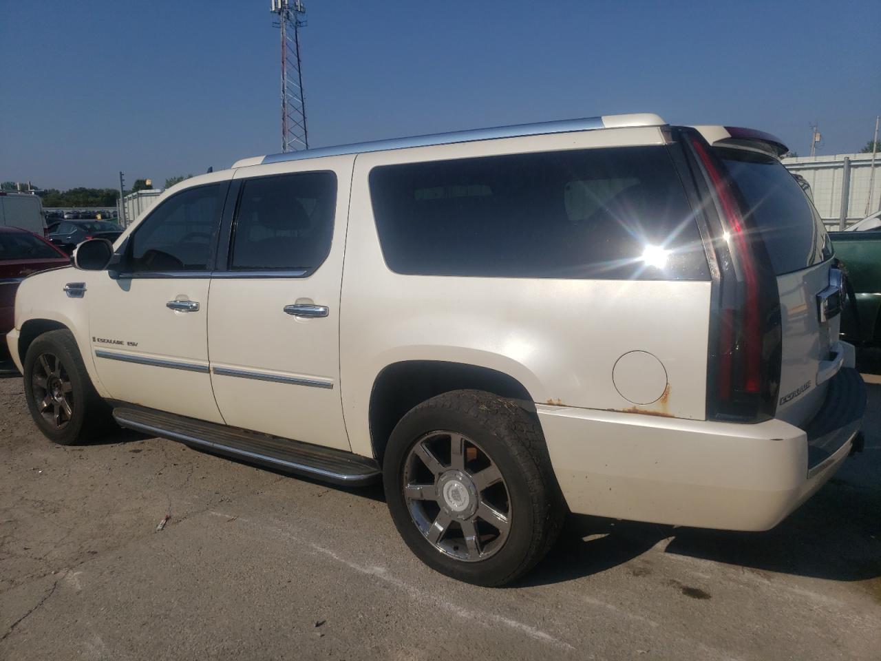 2007 Cadillac Escalade - Image 2
