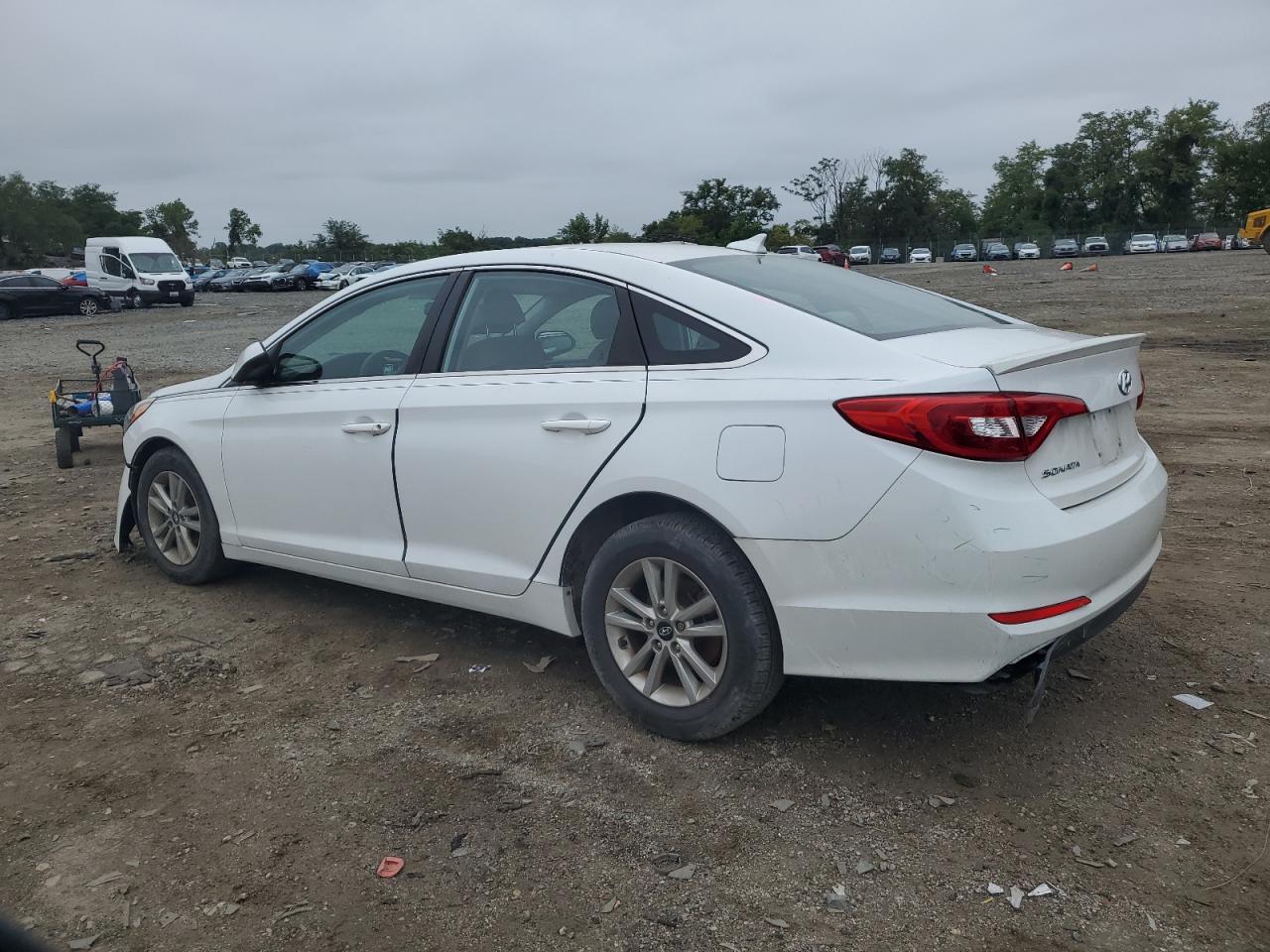 5NPE24AF0FH082804 2015 HYUNDAI SONATA - Image 2