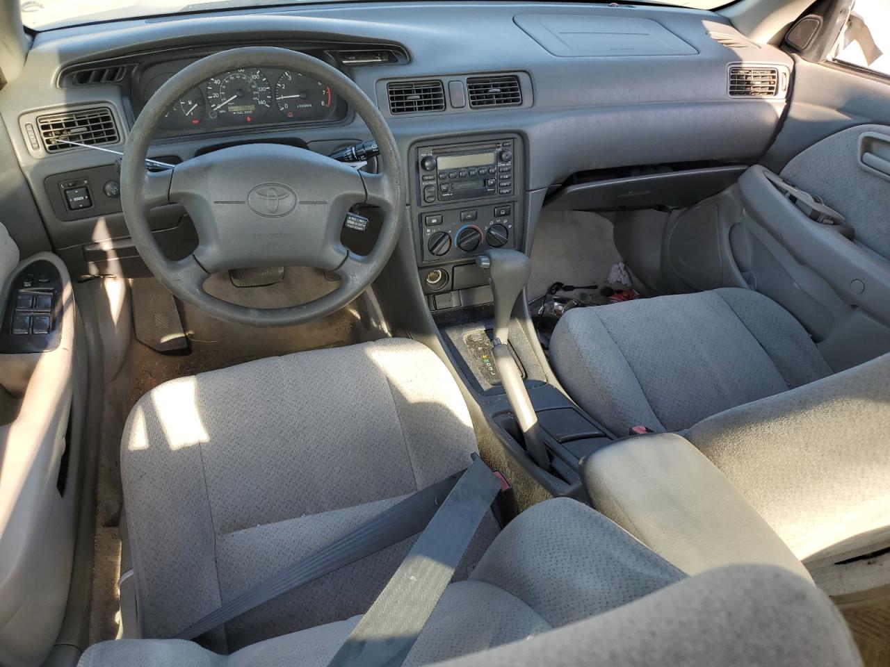 2000 Toyota Camry Le VIN: JT2BG28K8Y0408112 Lot: 66302734