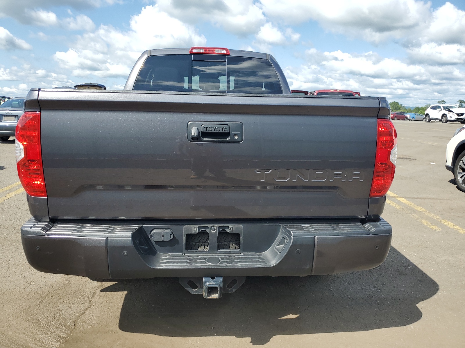 5TFUY5F1XJX697502 2018 Toyota Tundra Double Cab Sr