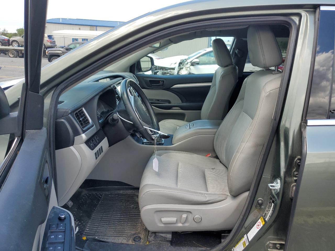 2018 Toyota Highlander Le VIN: 5TDBZRFH9JS821760 Lot: 66899184