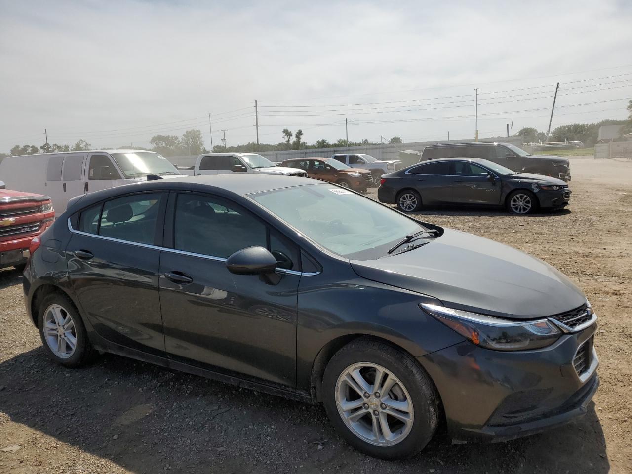 2018 Chevrolet Cruze - Image 4