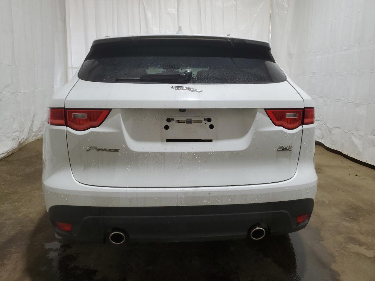 SADCJ2GXXJA235675 2018 Jaguar F-Pace Premium