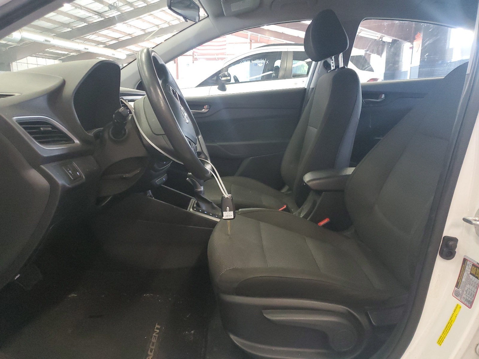 3KPC24A3XKE066878 2019 Hyundai Accent Se