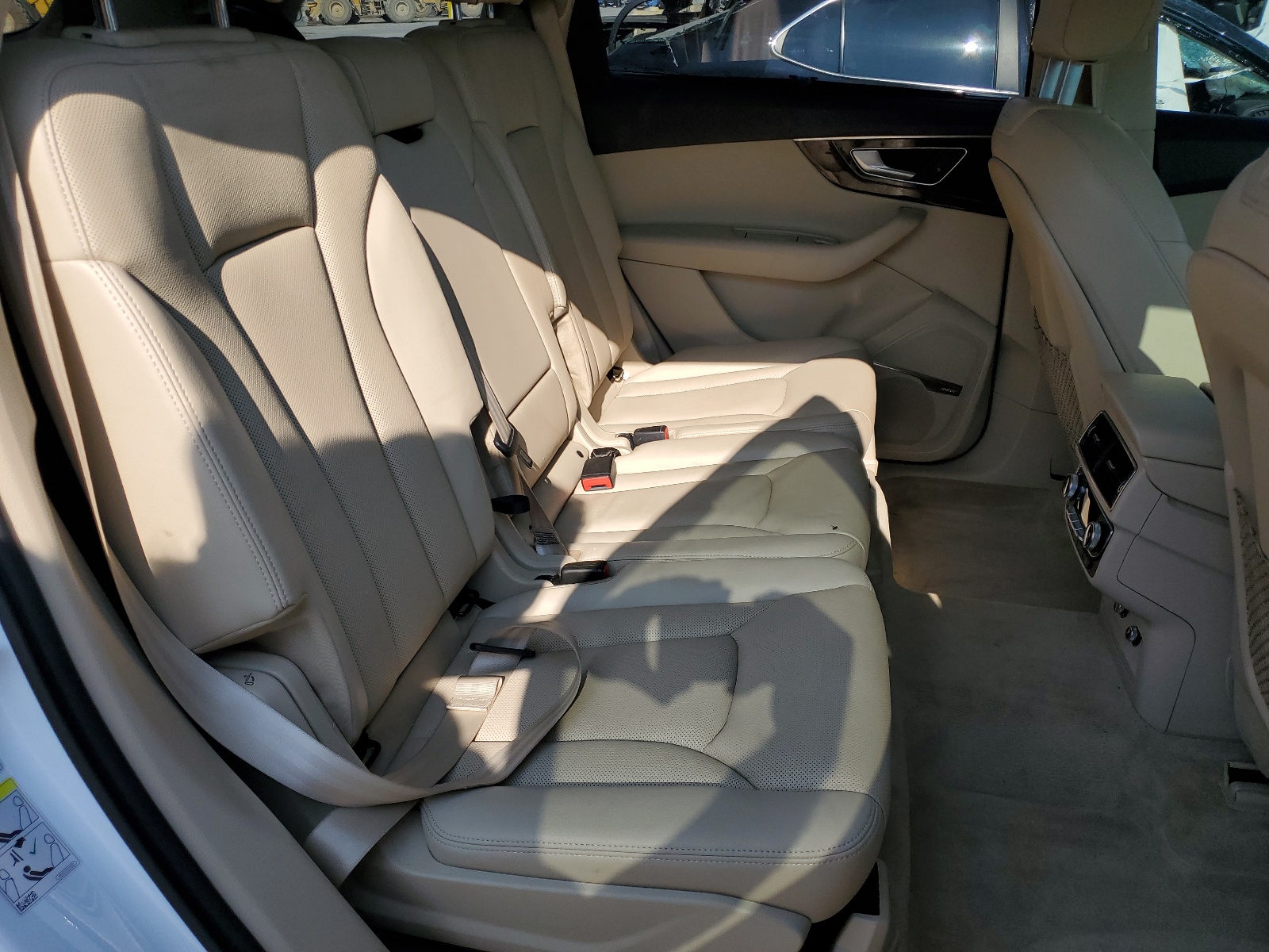 WA1LAAF70KD048379 2019 Audi Q7 Premium Plus