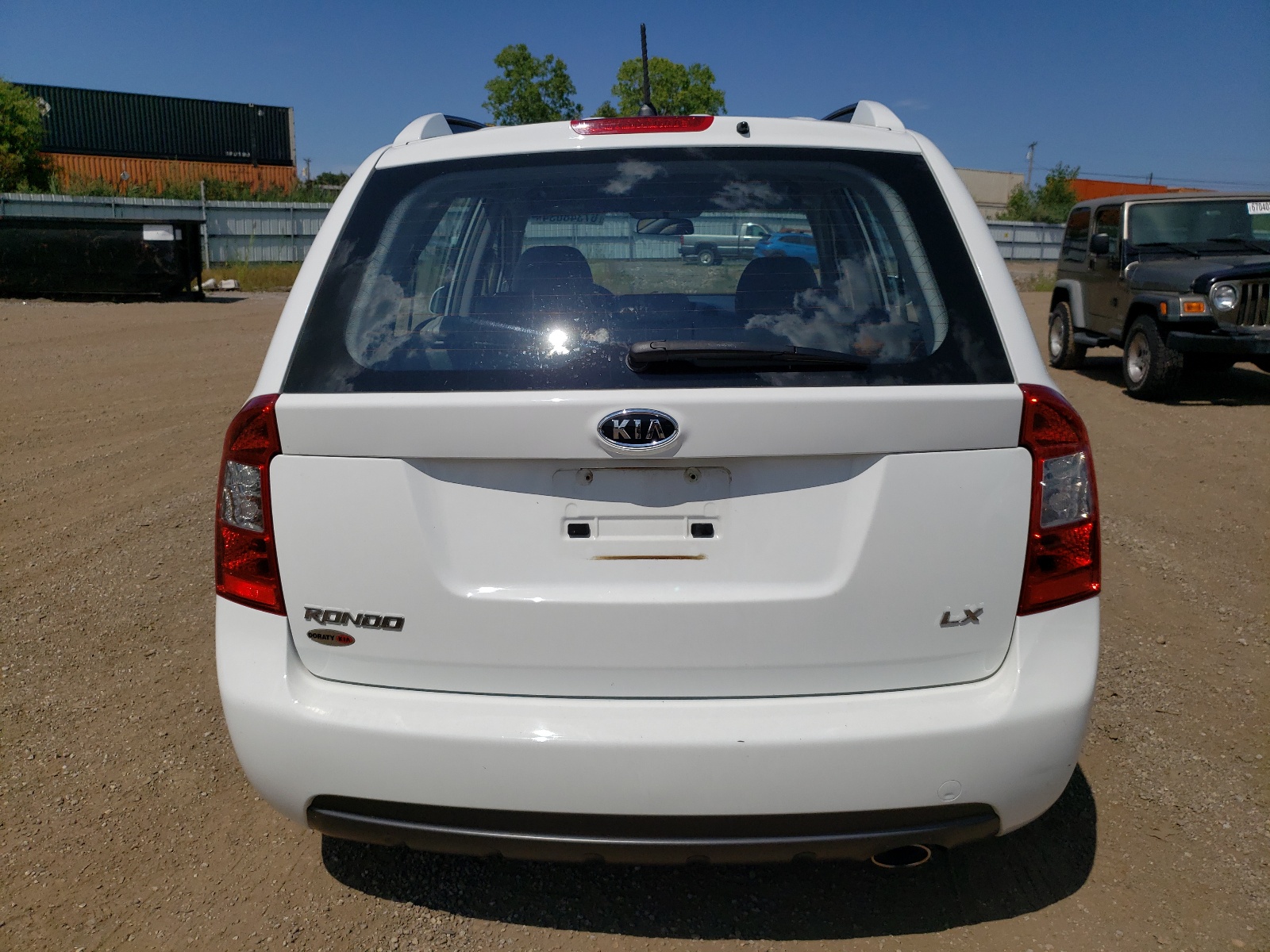 KNAFG525X77031976 2007 Kia Rondo Base