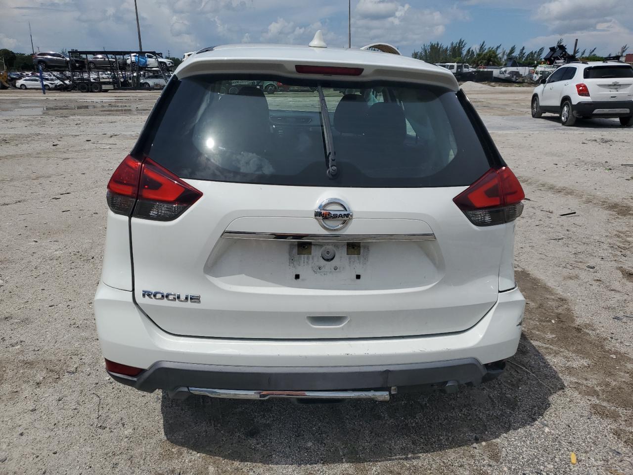 2017 Nissan Rogue - Image 6