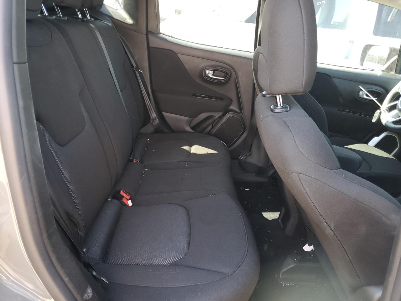 2021 Jeep Renegade - Image 11
