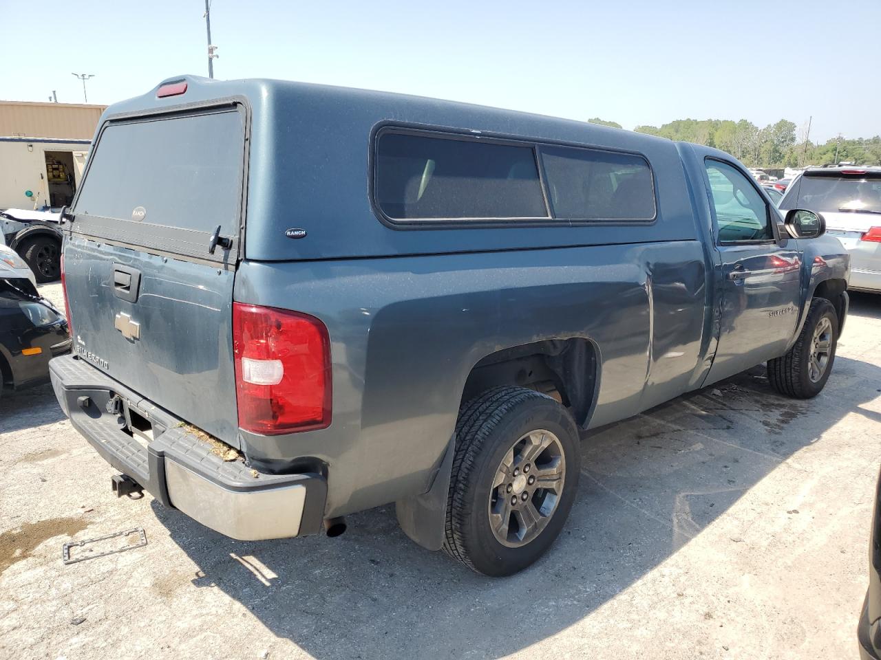 2009 Chevrolet Silverado - Image 3