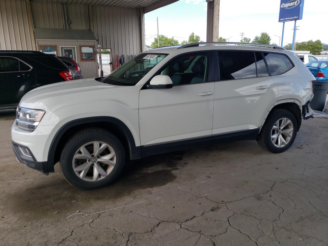 1V2MR2CA5JC532883 2018 VOLKSWAGEN ATLAS - Image 1